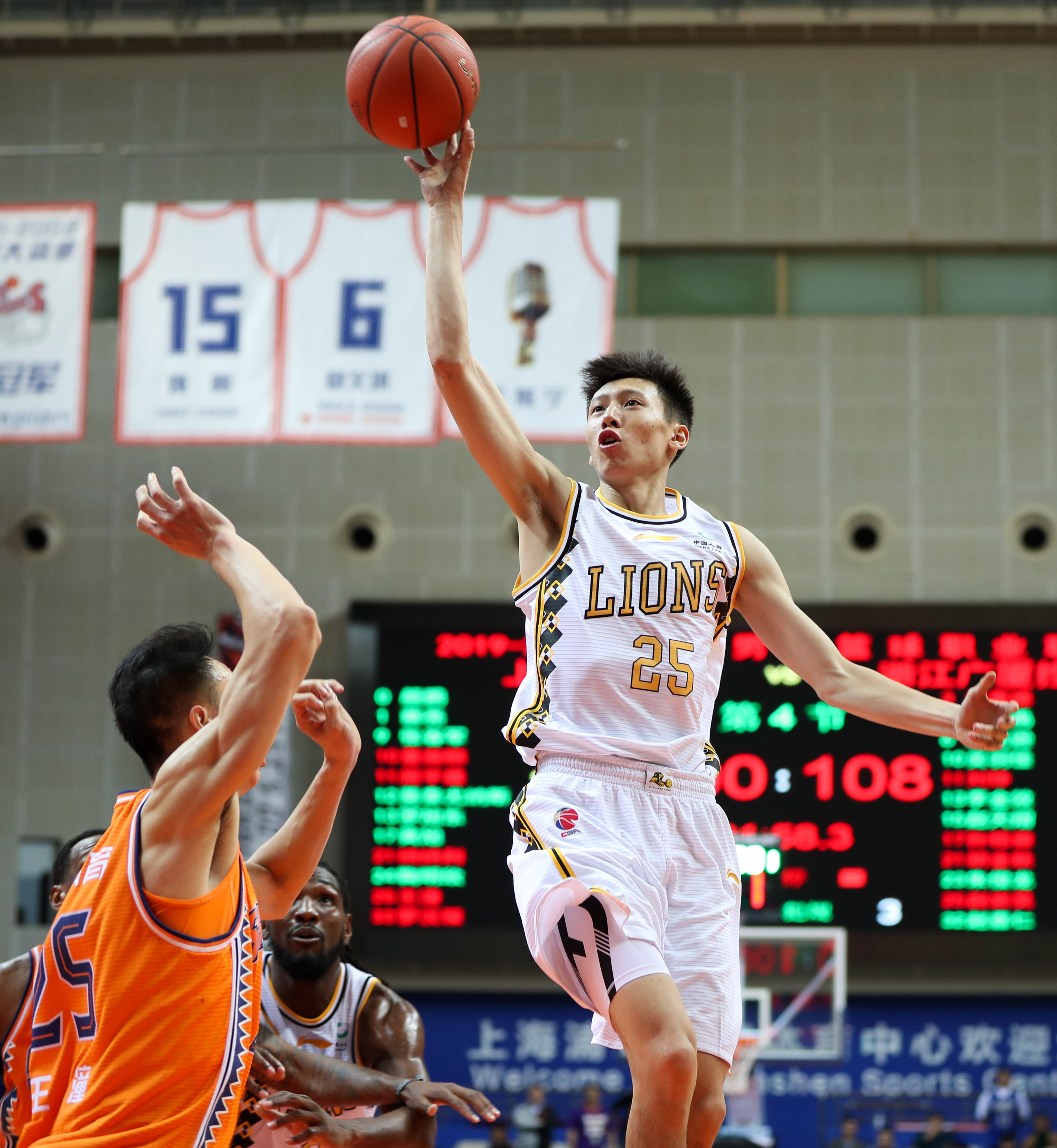 关于CBA广厦男篮领先热身赛，外援表现亮眼的信息