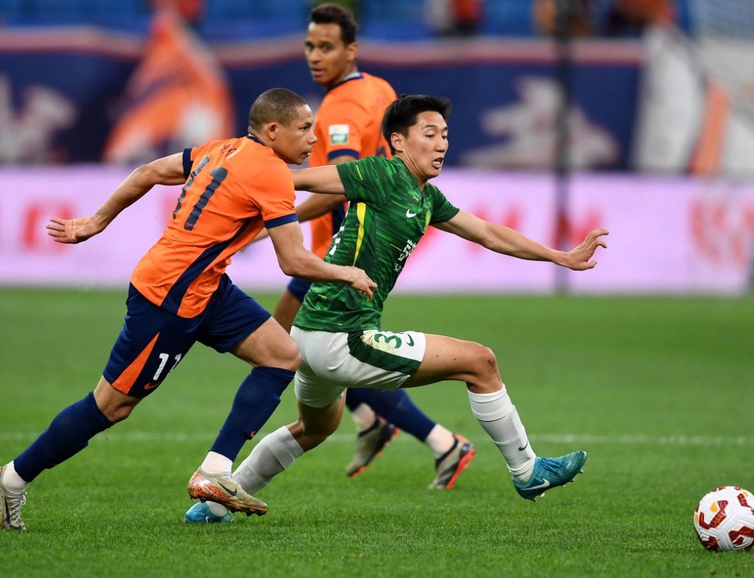 实力对决强强对话，球迷现场为双方鼓劲呐喊的简单介绍