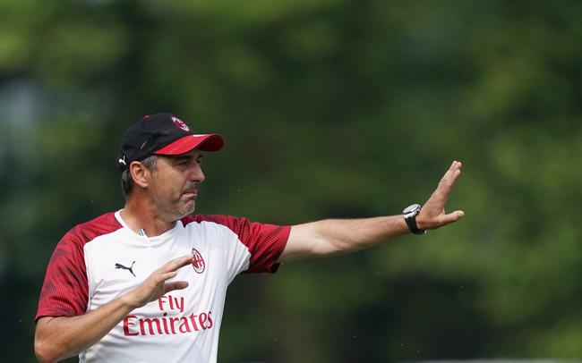 国米主场遭遇失利，球迷愤怒抗议主教练