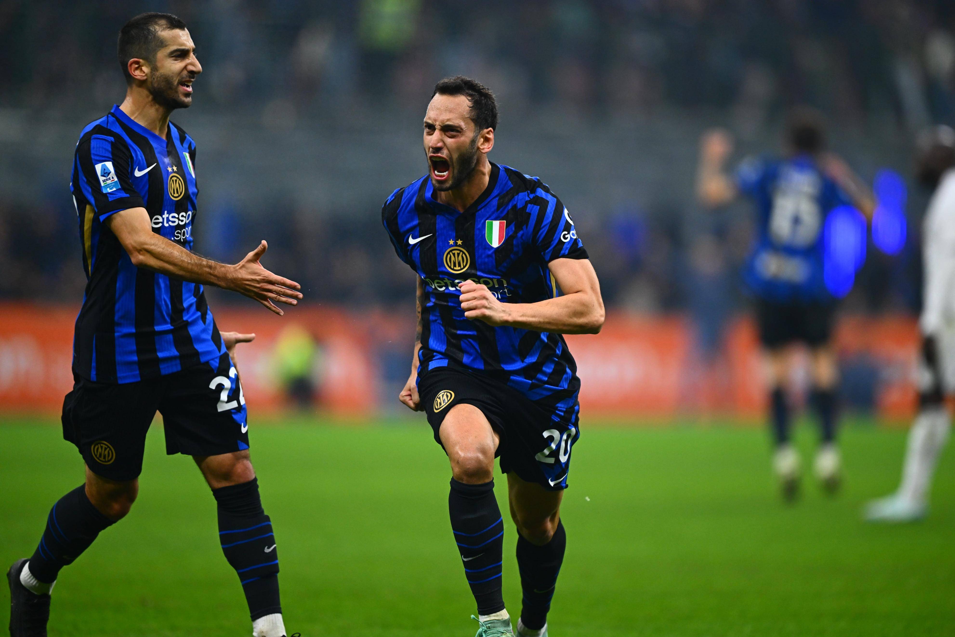 包含那不勒斯擒下榜首，展现强大实力的词条