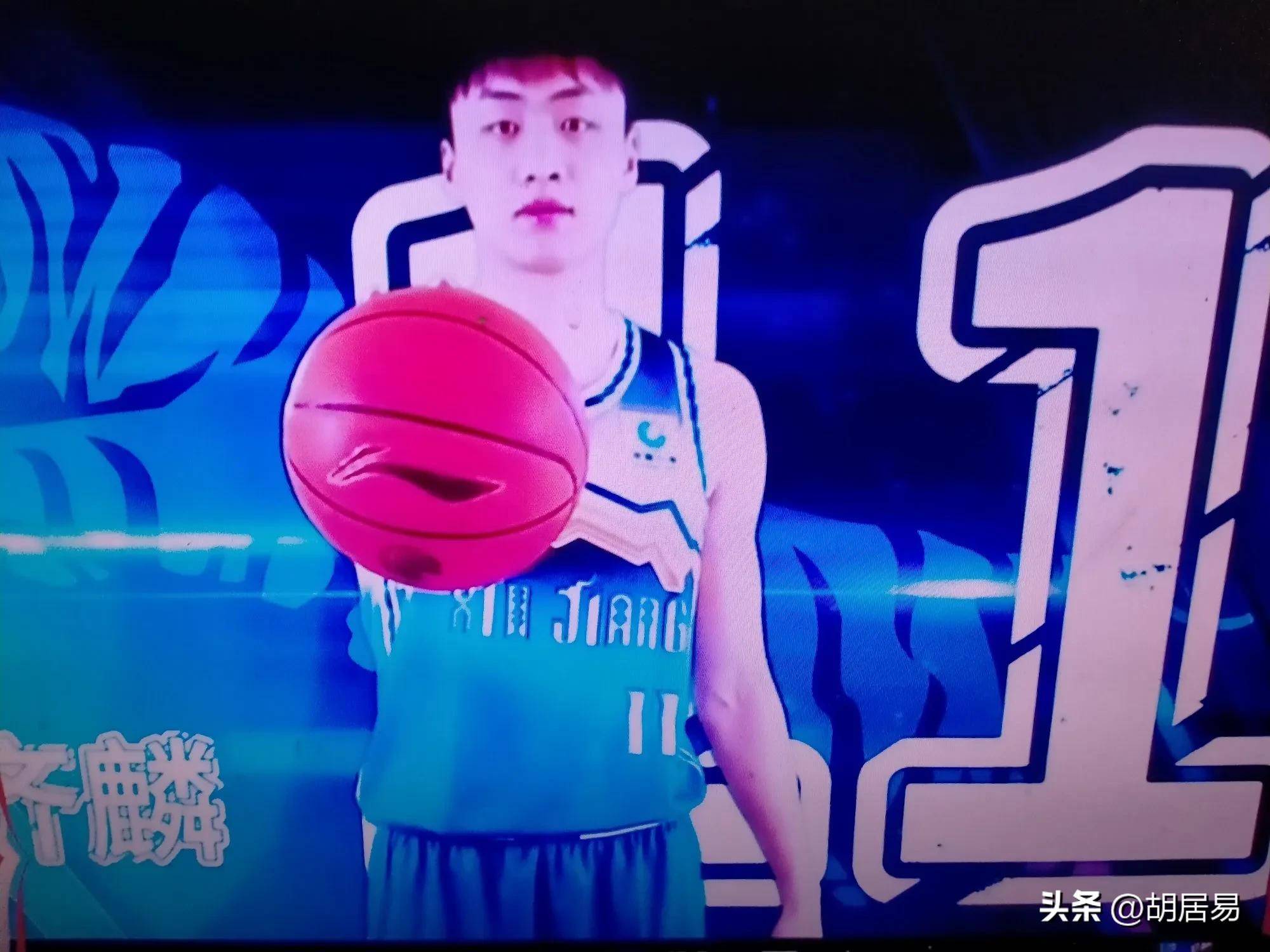 新疆男篮主场获胜，晋级决赛前夕