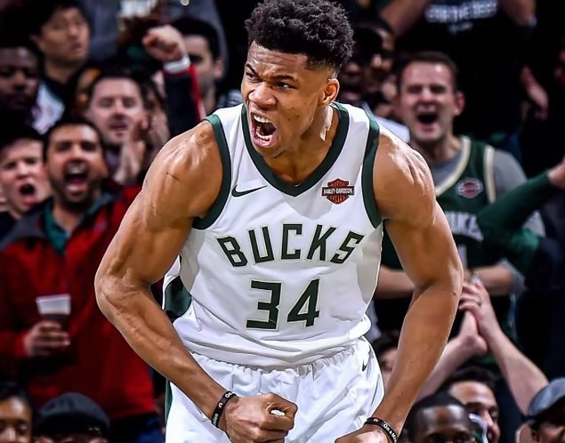 雄鹿主场战胜篮网，字母哥表现出色