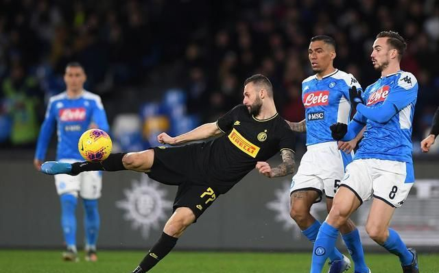 关于那不勒斯遭遇两连败，主帅面临压力的信息