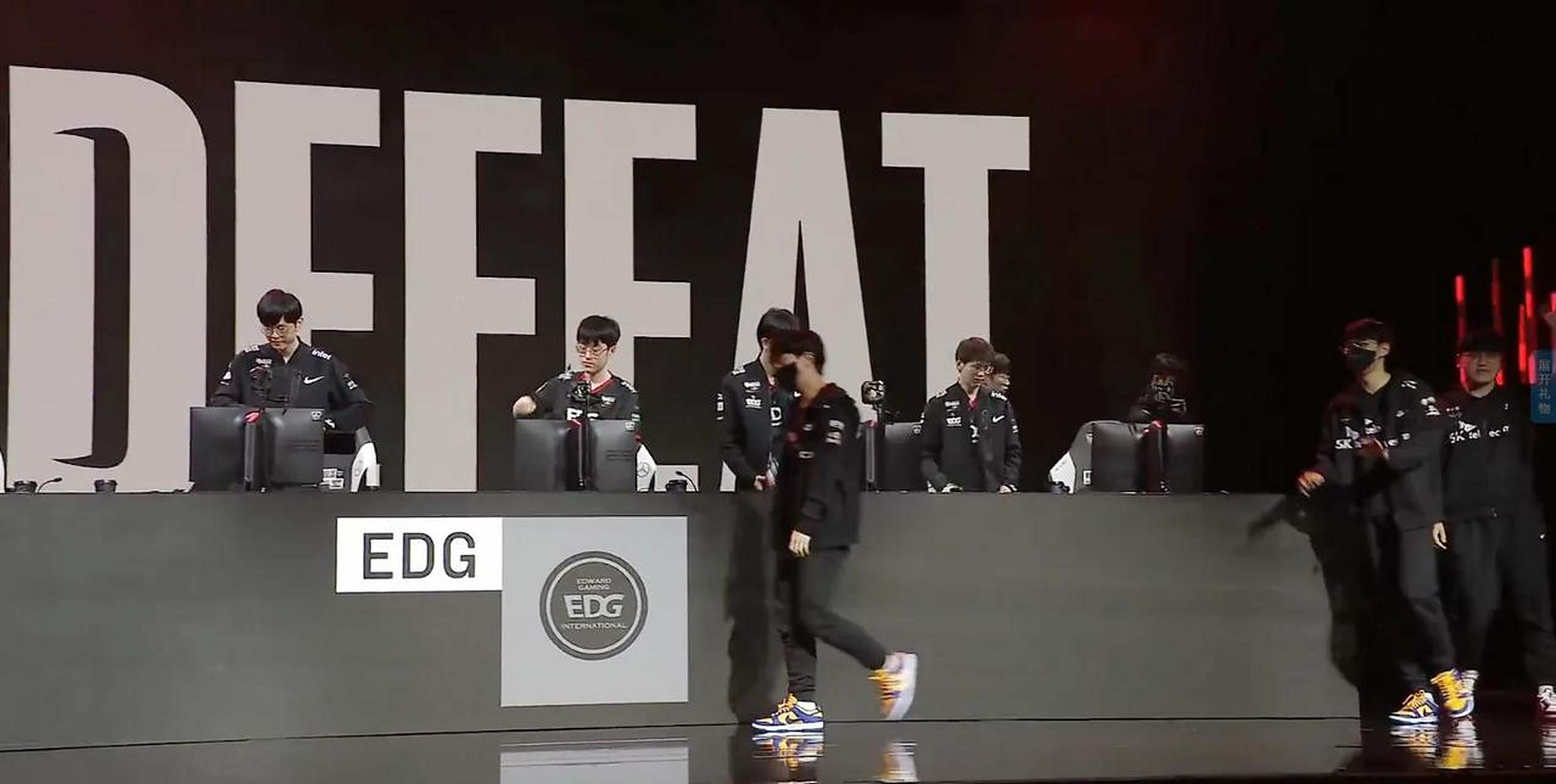 包含EG鏖战EDG，Zeus操刀奇招英雄翻盘顶尖较量全球总决赛，锁定晋级资格的词条