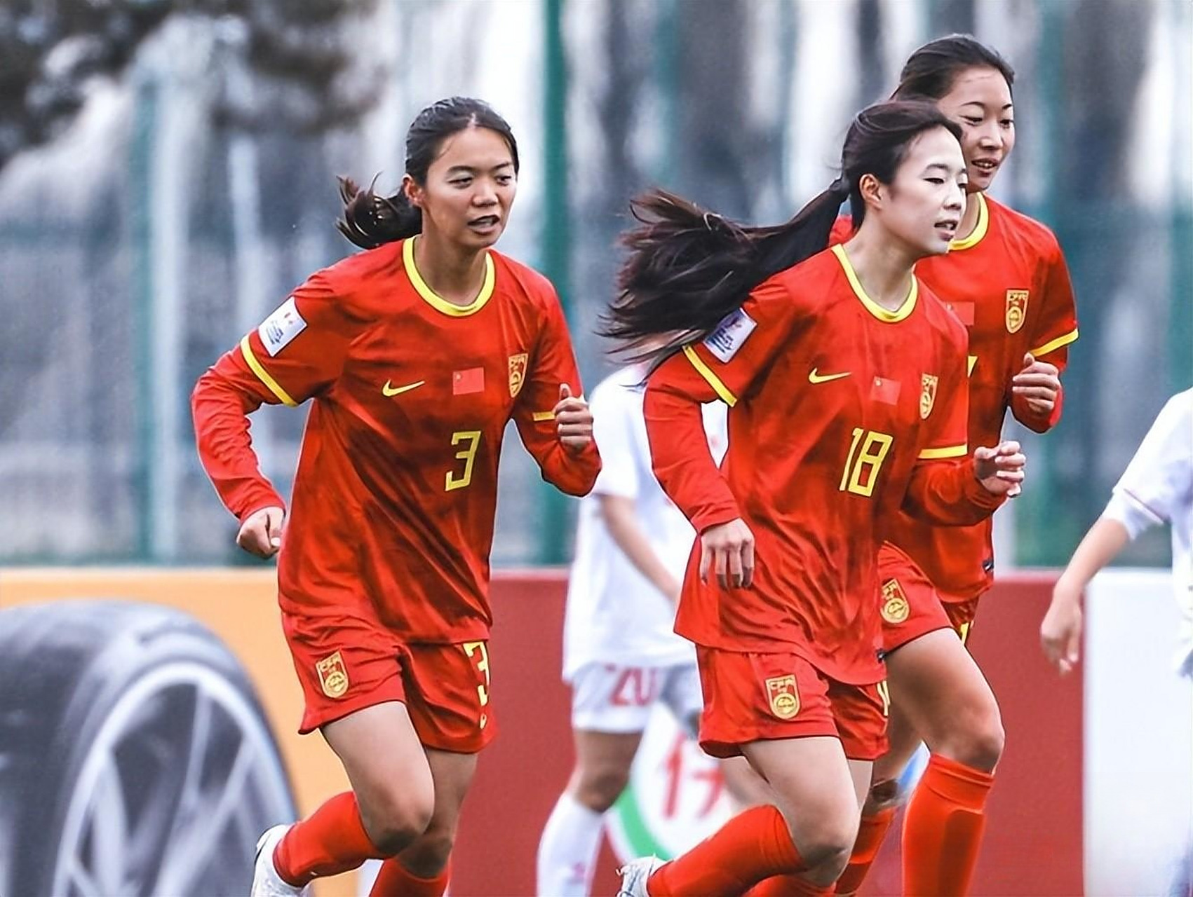 包含小国女足友谊赛落幕，各队球员技惊四座的词条