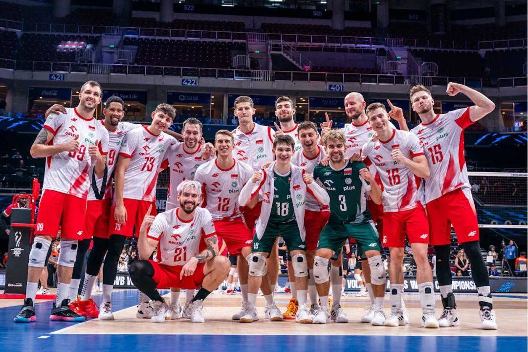 LOL英雄联盟赛事指南-加拿大队实力突出，轻松晋级八强