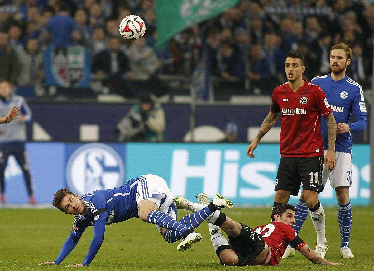 关于沙尔克04客场失利，保级前景岌岌可危的信息