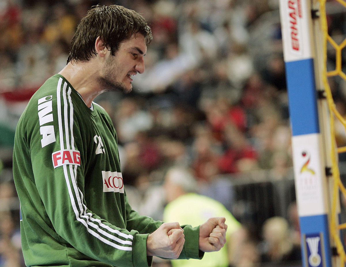 包含那不勒斯力克巴萨，莫德里奇状态火热的词条