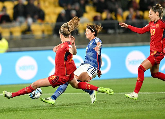 包含泰国队完胜日本队，黄鸭组合刷新纪录的词条