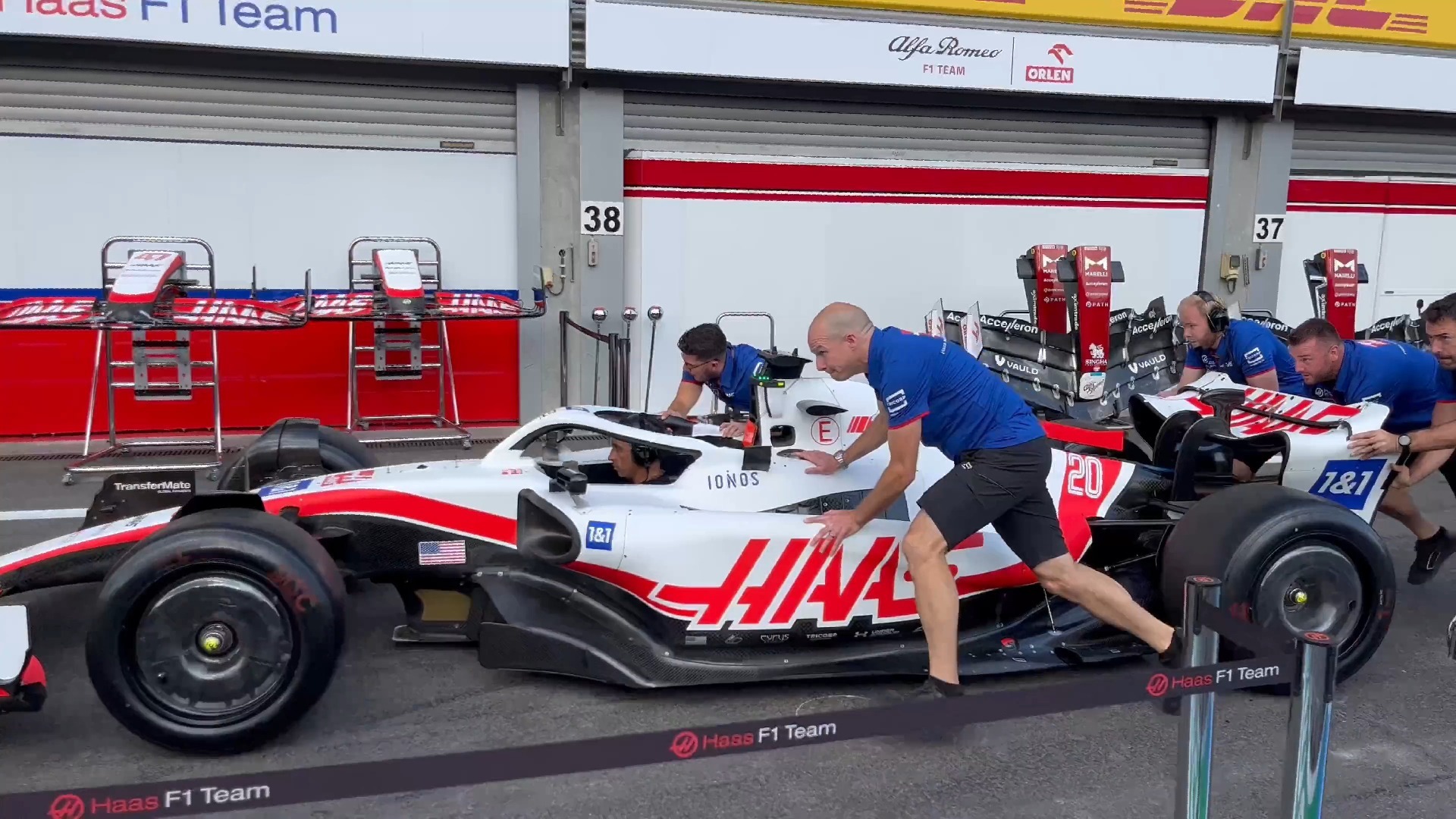 哈斯车队完胜索伯车队，汉密尔顿刷新纪录的简单介绍