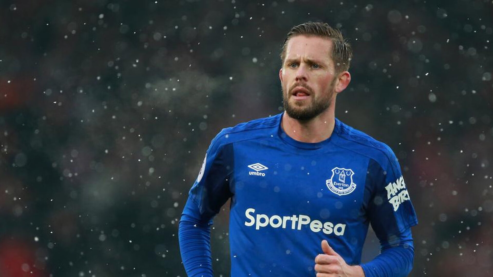 冰岛寒风中屹立的巨人，阿劳霍冠军级表现诠释巴萨新脊梁