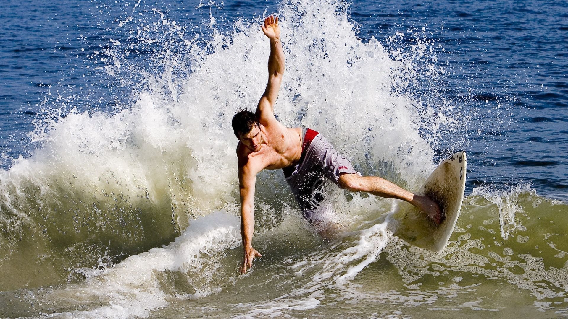 赛道新纪元,拉塞尔刷新纪录,威廉姆斯碾压迈凯伦的背后